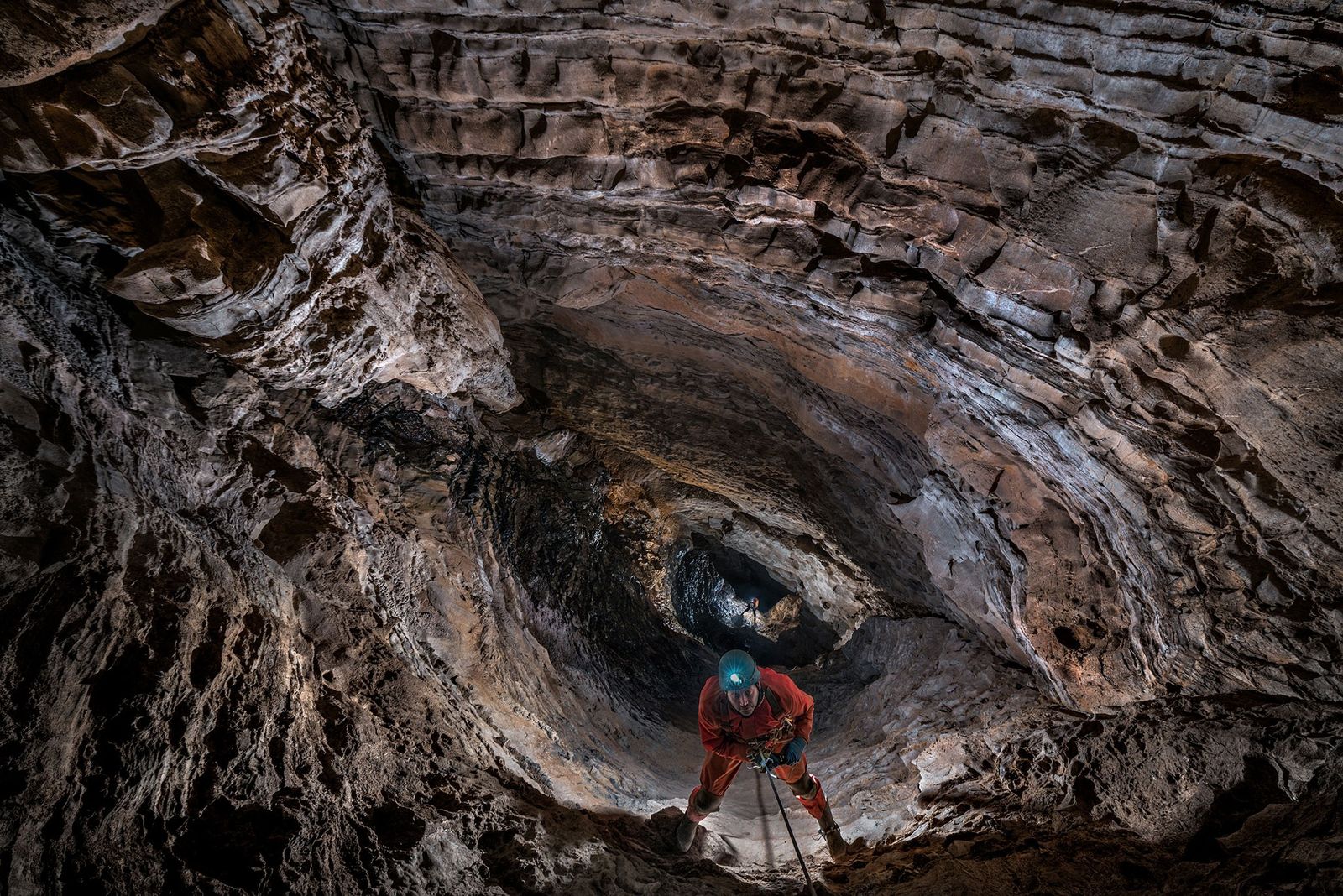 Una de las cuevas más profundas del mundo es incluso más grande de lo que se creía | National Geographic